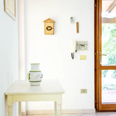 Salemi's Garden, Free Parking Iuns0217