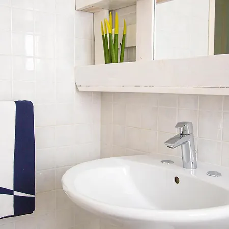 Salemi's Garden, Free Parking Iuns0217 *