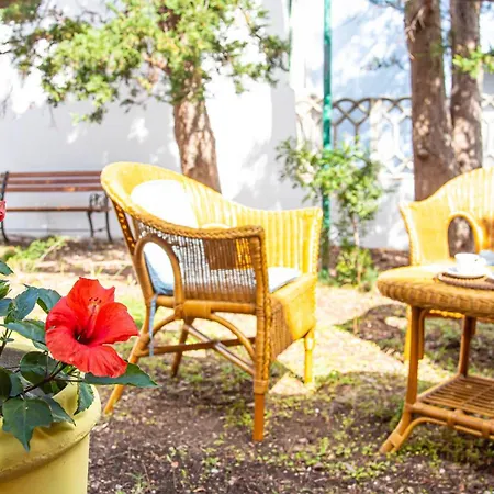 Salemi's Garden, Free Parking Iuns0217 *