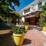 Salemi's Garden, Free Parking Iuns0217 *